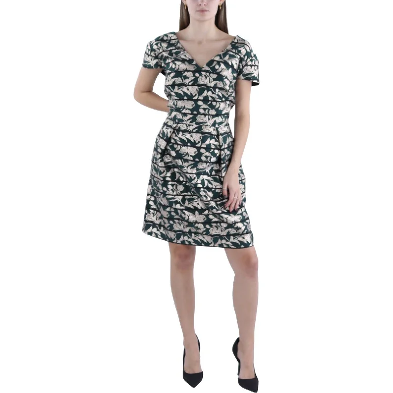 Women's Trendy Attire Juniors Womens Metallic Floral Cocktail And Party Dress