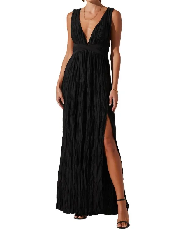 Women's Plus-Size Outfit Tesni Maxi Dress In Black