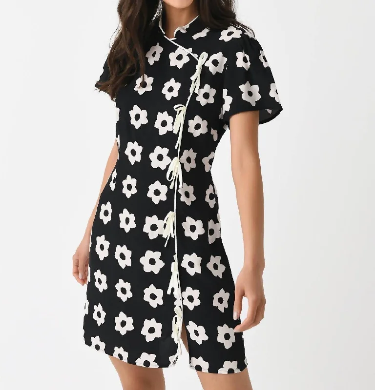 Women's Transitional Attire Harlow Mini Dress In Black Tiled Floral