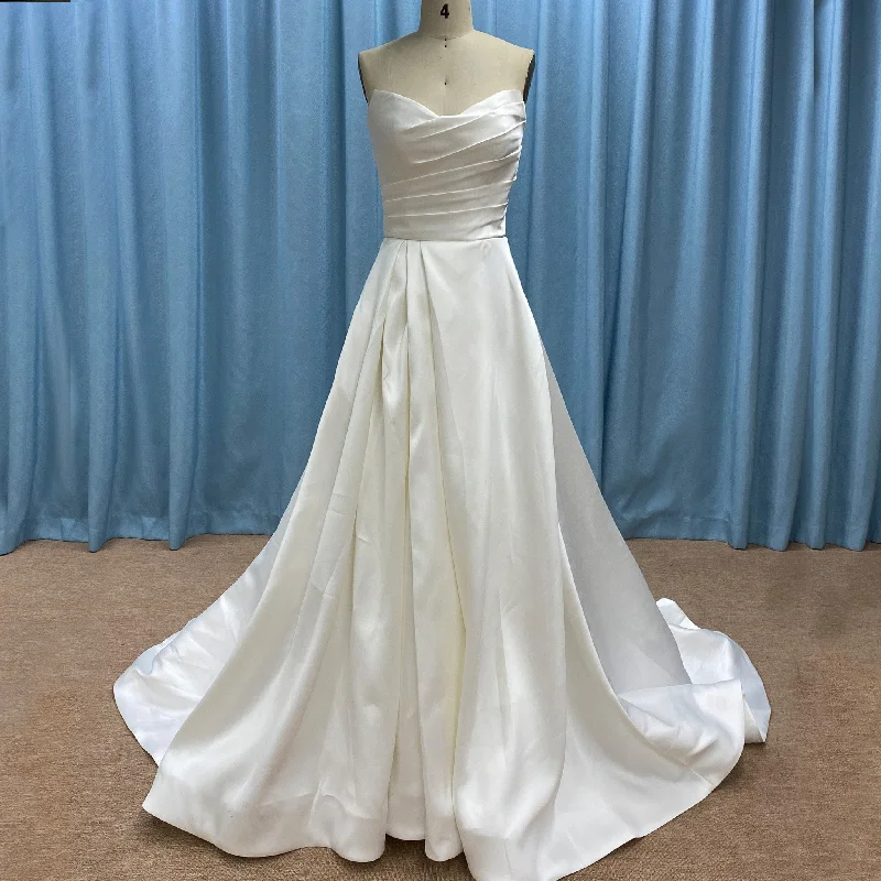 Women's Seasonal Apparel Elegant Satin Ruched Strapless Wedding Dress with Vneck for Bride